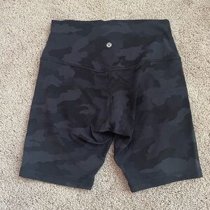 Lululemon Align High Rise 8” Short - Black Camo size 8